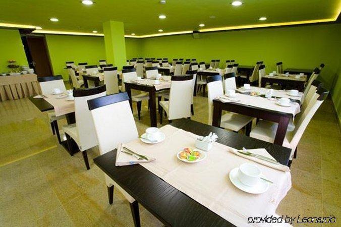 Royal Nayef Hotel ปอร์โตโนโว ร้านอาหาร รูปภาพ